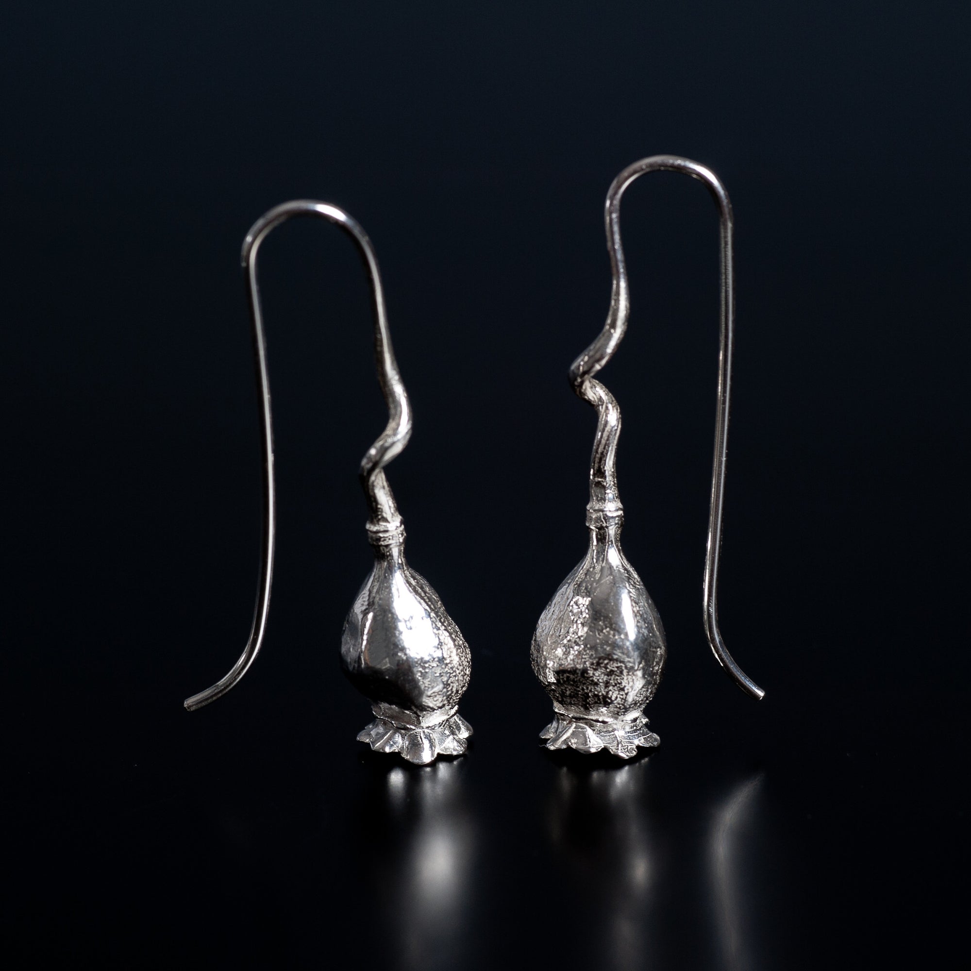 Single Poppy Twist Earrings in Sterling Silver - Juvelisto - Earrings - Juvelisto Design - 1