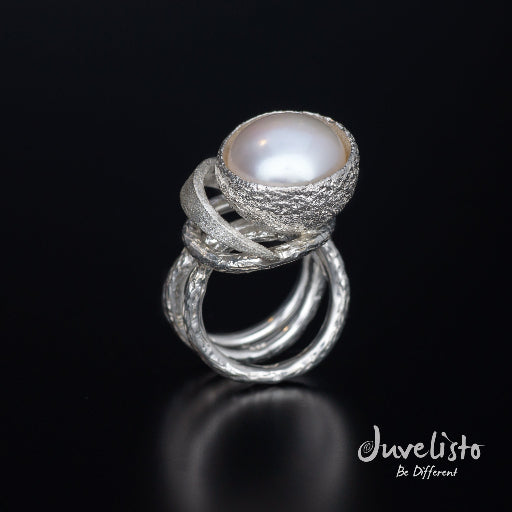 Juvelisto Design | Sterling Silver Swirling Leaves and Acorn Cap Holding Freshwater Pearl