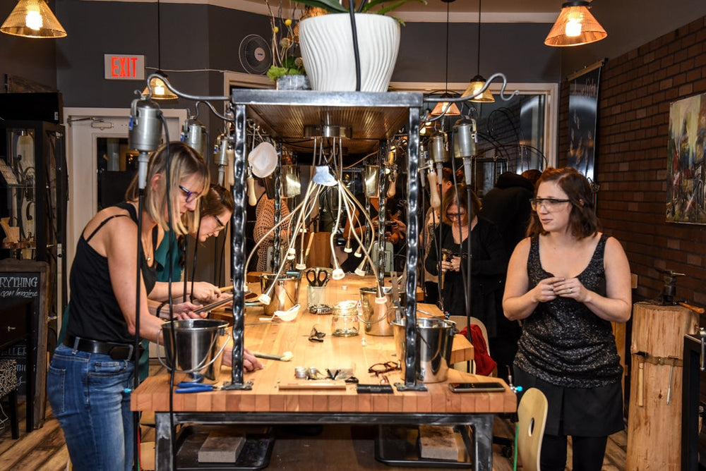 A private group making jewellery around Juvelisto’s shared bench