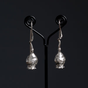 Single Poppy Twist Earrings in Sterling Silver - Juvelisto - Earrings - Juvelisto Design - 1