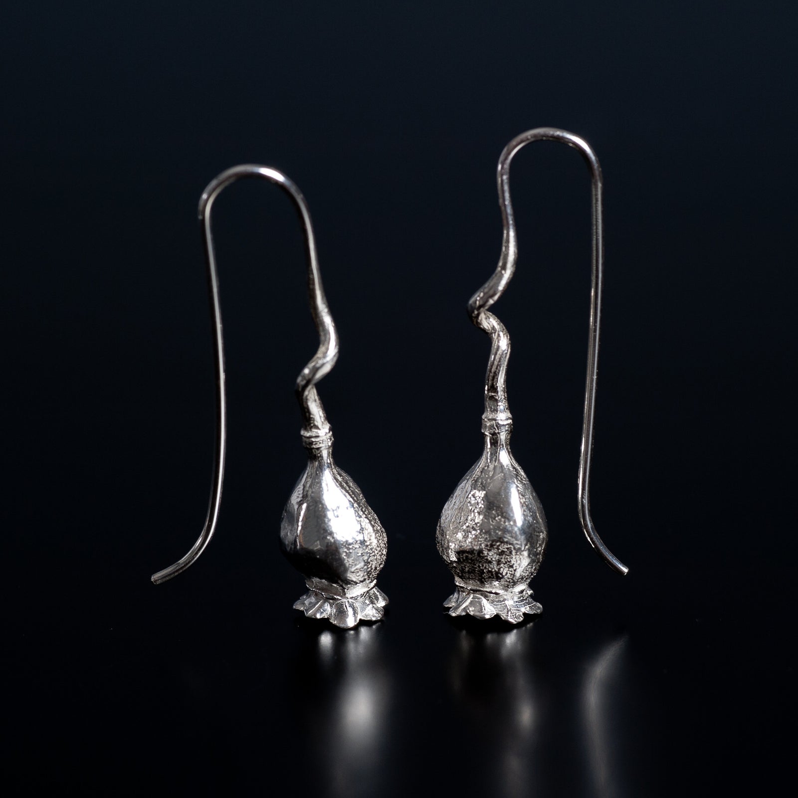Single Poppy Twist Earrings in Sterling Silver - Juvelisto - Earrings - Juvelisto Design - 2