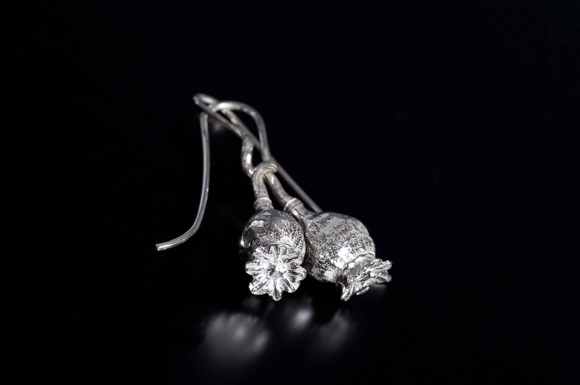 Single Poppy Twist Earrings in Sterling Silver - Juvelisto - Earrings - Juvelisto Design - 3
