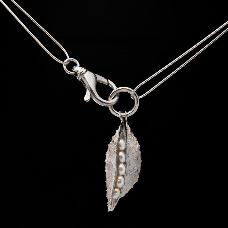 Silver Pod Pendant with freshwater pearls - Juvelisto - Pendant - Juvelisto Design - 1