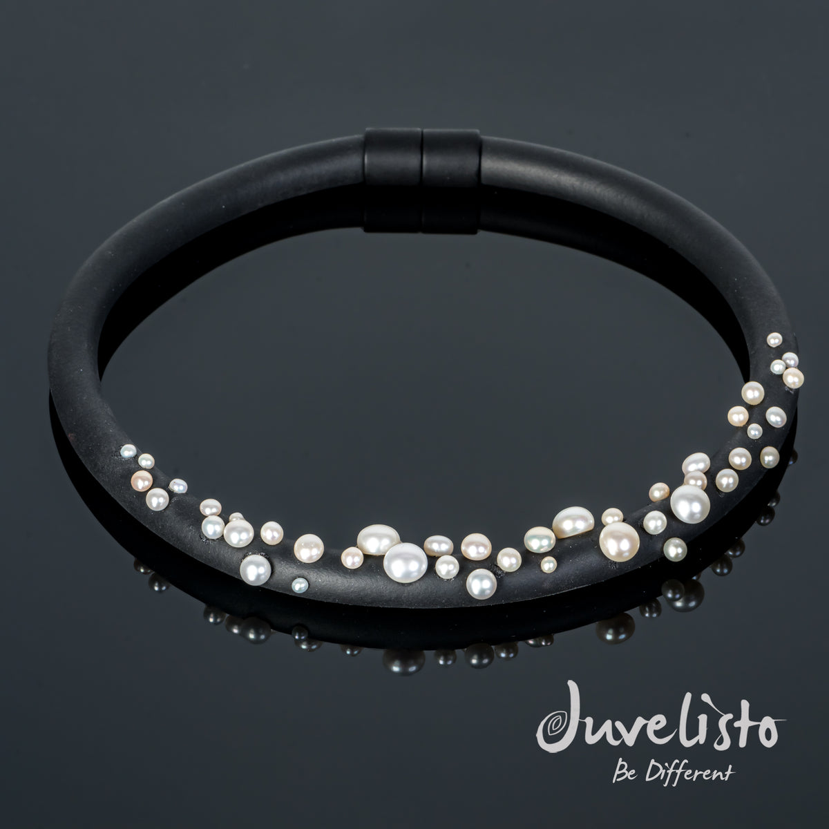 Juvelisto Design | Geometric Black and White Necklace with Pearls