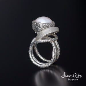 Juvelisto Design Sterling Silver Swirling Leaves and Acorn Cap Holding Freshwater Pearl