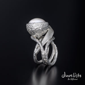 Juvelisto Design Sterling Silver Swirling Leaves and Acorn Cap Holding Freshwater Pearl