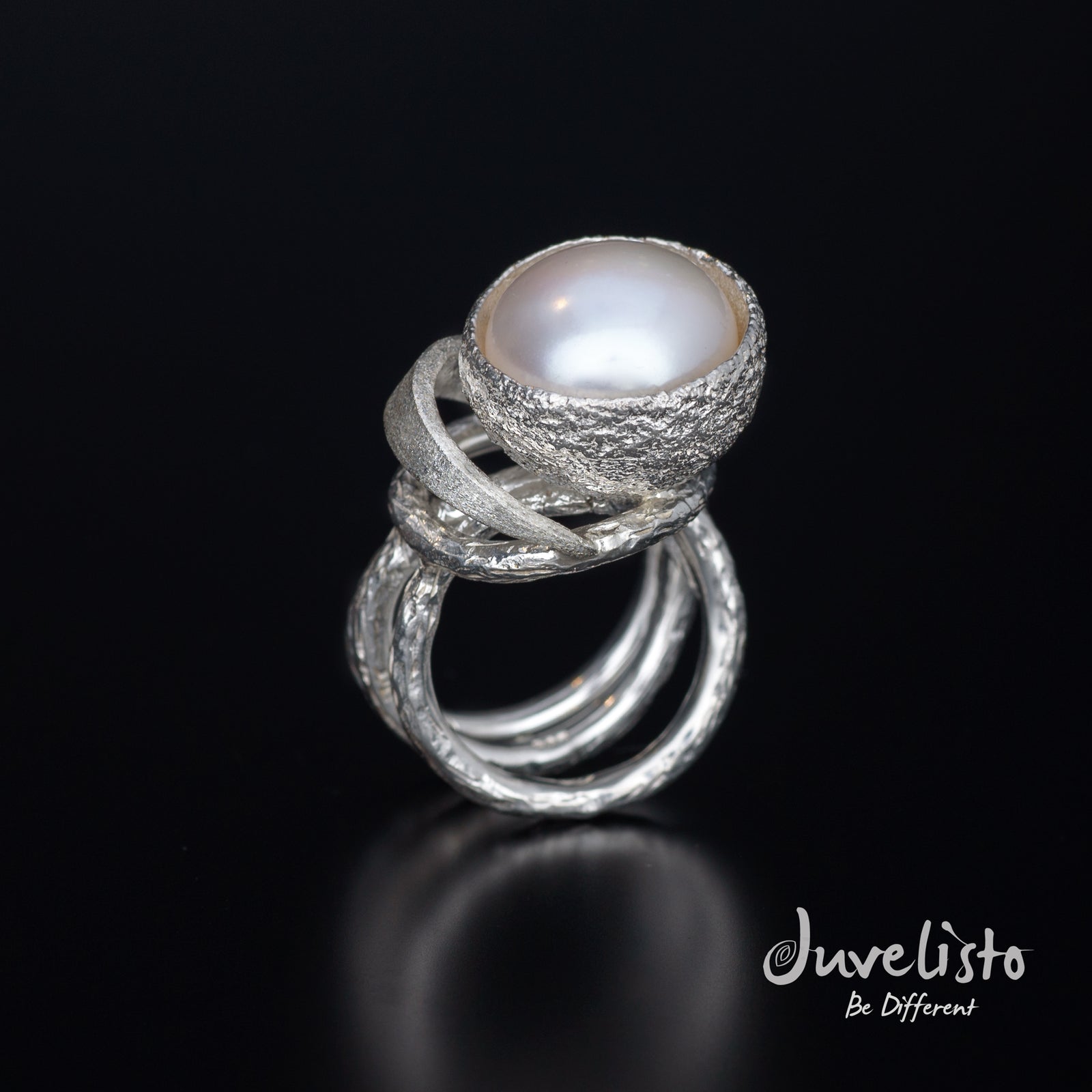 Juvelisto Design | Sterling Silver Swirling Leaves and Acorn Cap Holding Freshwater Pearl