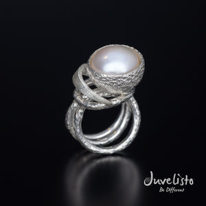 Juvelisto Design Sterling Silver Swirling Leaves and Acorn Cap Holding Freshwater Pearl